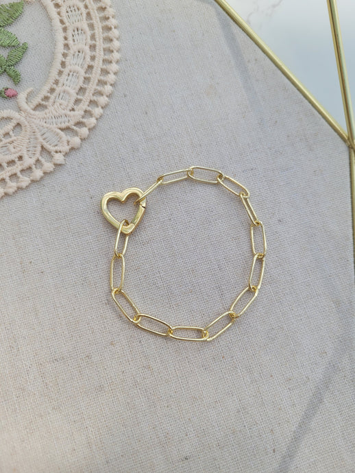 Heart closure chain link bracelet